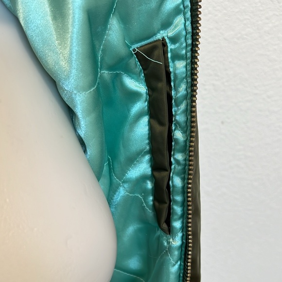 Gap bomber/puffer jacket, size Small. Like new. - Picture 3 of 9